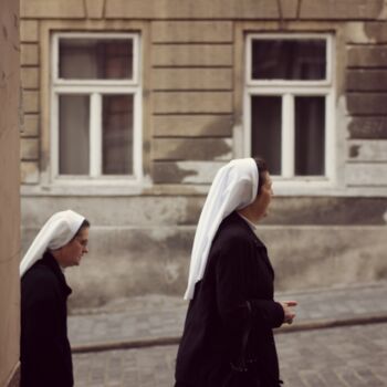 Fotografía titulada "Nuns" por Alen Gurovic, Obra de arte original, Fotografía digital