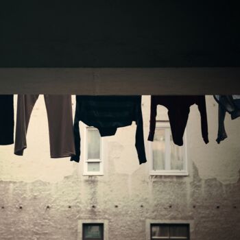 Photographie intitulée "Drying clothes" par Alen Gurovic, Œuvre d'art originale, Photographie non manipulée