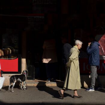 Photography titled "Street life in Zagr…" by Alen Gurovic, Original Artwork, Digital Photography