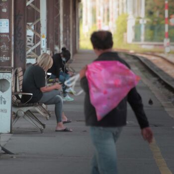 Fotografia intitolato "At a railway station" da Alen Gurovic, Opera d'arte originale, Fotografia non manipolata