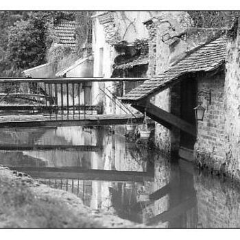 Photography titled "Le vieux canal" by Jean-Louis Alessandri, Original Artwork