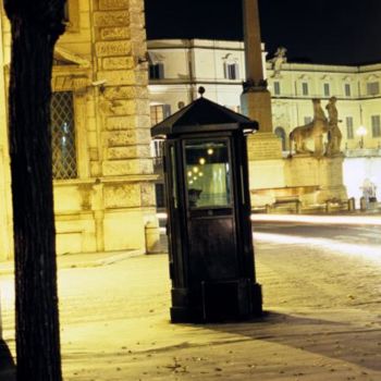 Photographie intitulée "Carabiniere  in Via…" par Alessandro Lisci, Œuvre d'art originale