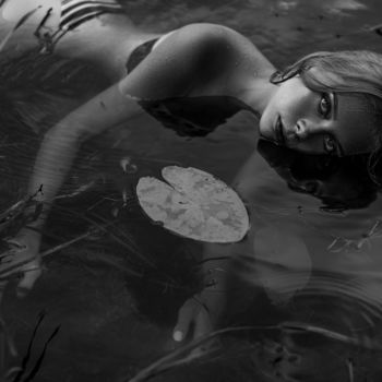 Fotografia intitulada "young mermaid in th…" por Alex Grear, Obras de arte originais, Fotografia digital