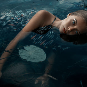 "young mermaid in th…" başlıklı Fotoğraf Alex Grear tarafından, Orijinal sanat, Dijital Fotoğrafçılık