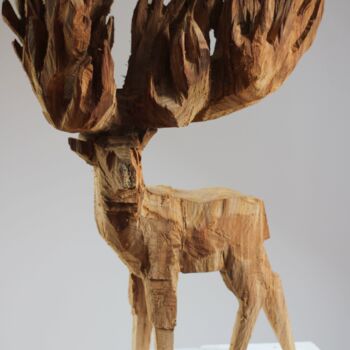 Skulptur mit dem Titel "Jeleń z Roczyn" von Alex Johanson, Original-Kunstwerk, Holz