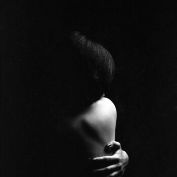 Fotografie getiteld "My Own Embrace" door Alice Brizzi, Origineel Kunstwerk, Film fotografie