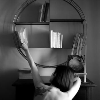 Фотография под названием "My favorite book" - Alice Brizzi, Подлинное произведение искусства, Пленочная фотография