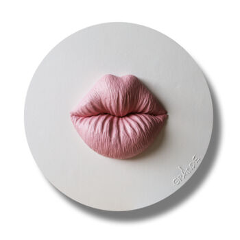 Sculpture titled "MARSHMALLOW KISS" by Alla Grande, Original Artwork, Textile fiber
