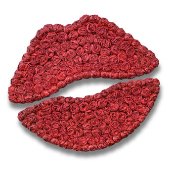Sculpture titled "KISS OF ROSE" by Alla Grande, Original Artwork, Textile fiber
