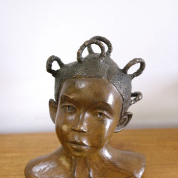 Sculpture titled "Fatima en Bronze" by Alice Marie, Original Artwork, Bronze