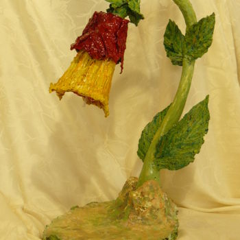 제목이 "Fleur au Vent"인 조형물 Gianfranco Bacci로, 원작, 나무