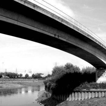 Fotografie mit dem Titel "The DLR Bridge ion…" von Alphonse Mpeke, Original-Kunstwerk