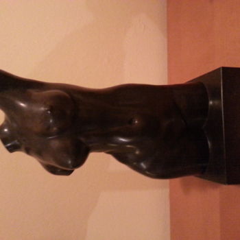 Escultura titulada "Torso de mujer" por Alvaro Garcia Caze, Obra de arte original, Piedra