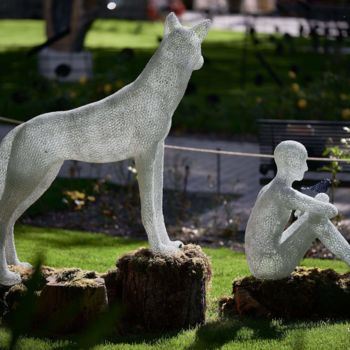 Sculpture intitulée "La louve et l'enfant" par Amandine Bocquelet, Œuvre d'art originale, Fil de fer