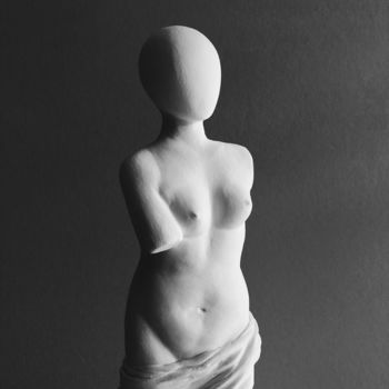 Escultura titulada "Déesse de l'amour" por Amlauga, Obra de arte original, Yeso