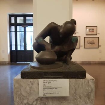Skulptur mit dem Titel "Forming a pottery b…" von An Dang Quoc, Original-Kunstwerk, Bronze