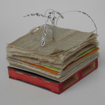 Sculpture titled "Des-Lecturas" by Ana María Beaulieu, Original Artwork, Collages