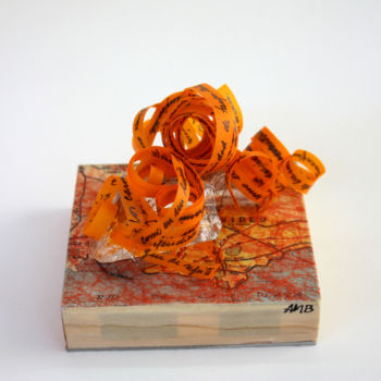 Sculpture titled "La ciudad de los im…" by Ana María Beaulieu, Original Artwork, Paper