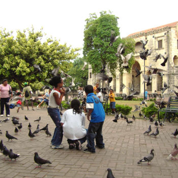 Photography titled "Place aux pigeons !" by Ana Felidae, Original Artwork
