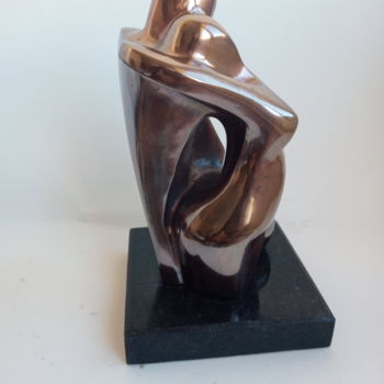 Sculpture titled "Amor intenso" by Anamaria Vieira, Original Artwork, Bronze