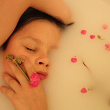 Fotografie mit dem Titel "bathtub opheliux" von Anastasia Rybalchenko, Original-Kunstwerk, Digitale Fotografie