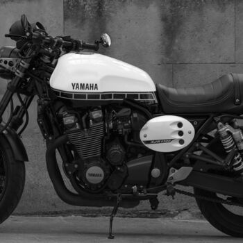 Fotografia intitolato "Yamaha B&W" da Anaya, Opera d'arte originale, Fotografia digitale