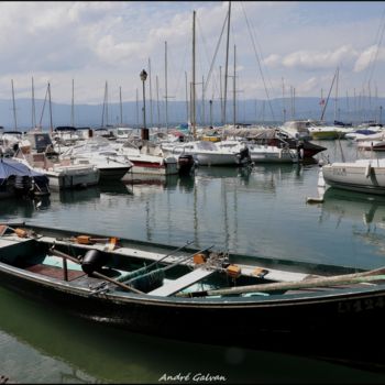 Photographie intitulée "Port d'Yvoire / Lac…" par André Galvan, Œuvre d'art originale