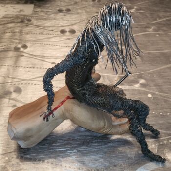 Sculpture titled "Au creux de ta main…" by André Marot, Original Artwork, Wire