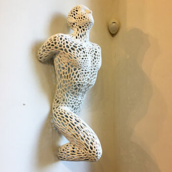 「ESCAPE (big size 1/…」というタイトルの彫刻 Andrea Giorgiによって, オリジナルのアートワーク, プラスチック