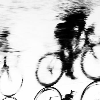 Фотография под названием "REFLECTED CYCLISTS" - Andrew Lever, Подлинное произведение искусства, Цифровая фотография