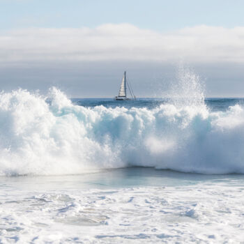 Photographie intitulée "SAILING AND SURF" par Andrew Lever, Œuvre d'art originale, Photographie numérique