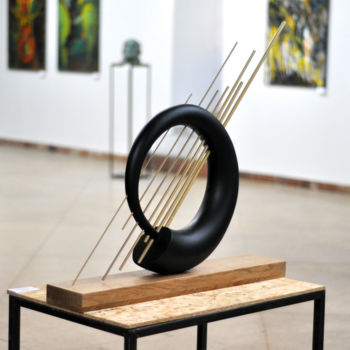 Escultura intitulada ""Through"" por Andrij Savchuk, Obras de arte originais, Madeira