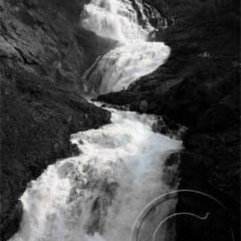 Photographie intitulée "Waterfall" par Anette Boudreau, Œuvre d'art originale