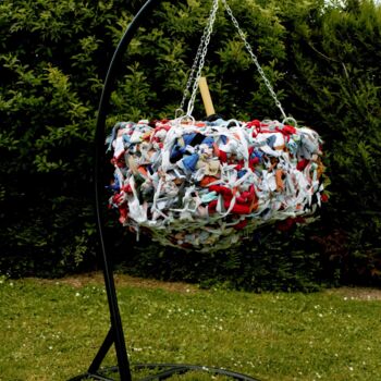 Sculpture titled "Pomme suspendue" by Anka Girls, Original Artwork, Fabric