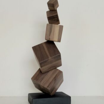 「Cubik-4」というタイトルの彫刻 Anna Beltrame A＋D Artによって, オリジナルのアートワーク, ウッド