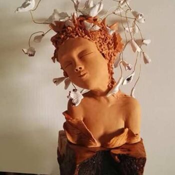 Sculpture titled "FLORA..madre natura" by Anna Nuzzo, Original Artwork, Clay