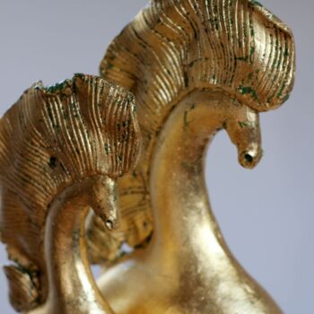 Rzeźba zatytułowany „Złote konie” autorstwa Annaart, Oryginalna praca, Ceramika