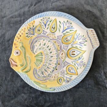 Sculpture titled "Assiette poisson dé…" by Anne Cabon, Original Artwork, Ceramics