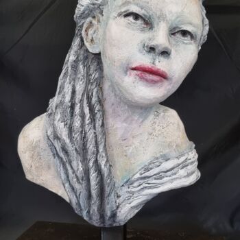 Скульптура под названием "Eleonor" - Anne Platbroot, Подлинное произведение искусства, Терракота