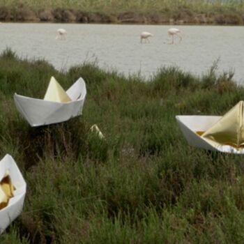 Installation intitulée "les voiles d'or" par Anne Sarda, Œuvre d'art originale, Extérieurs