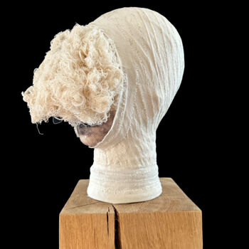 Sculpture intitulée "Emanation 1" par Annemarieke Van Peppen, Œuvre d'art originale, Tissu