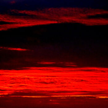 Photographie intitulée "CREPUSCULE EN FEU" par Annick Couëdel, Œuvre d'art originale, Photographie non manipulée