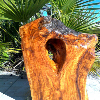 Sculpture titled "Coeur du Sud (olivi…" by Annie Décarpes (kirova), Original Artwork, Wood