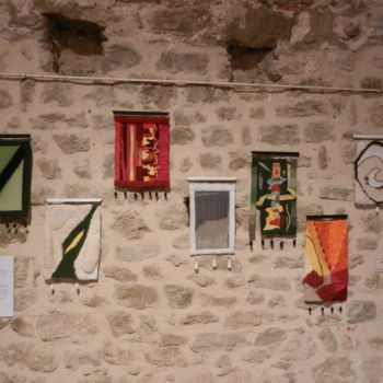 Textilkunst mit dem Titel "GALERIE LES SEPT PE…" von Agni 2001, Original-Kunstwerk