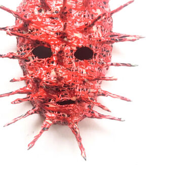 Sculpture intitulée "Red Spiked Mask - O…" par Anthony Saldivar, Œuvre d'art originale, Acrylique