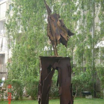 Skulptur mit dem Titel "Le Messager de la P…" von Antoine Berbari, Original-Kunstwerk, Metalle