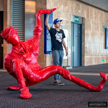 Rzeźba zatytułowany „FREE XXL (red)” autorstwa Antoinette Rozan, Oryginalna praca, Żywica