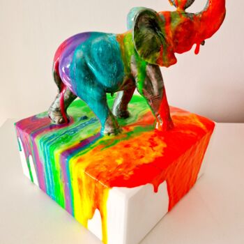 Escultura titulada "Elephant in color L…" por Antoni Dragan, Obra de arte original, Piedra