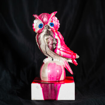 Scultura intitolato "Blue eyes Owl" da Antoni Dragan, Opera d'arte originale, Pietra