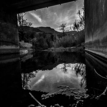 Photographie intitulée "Under the Bridge" par Antonin Borie, Œuvre d'art originale, Photographie numérique